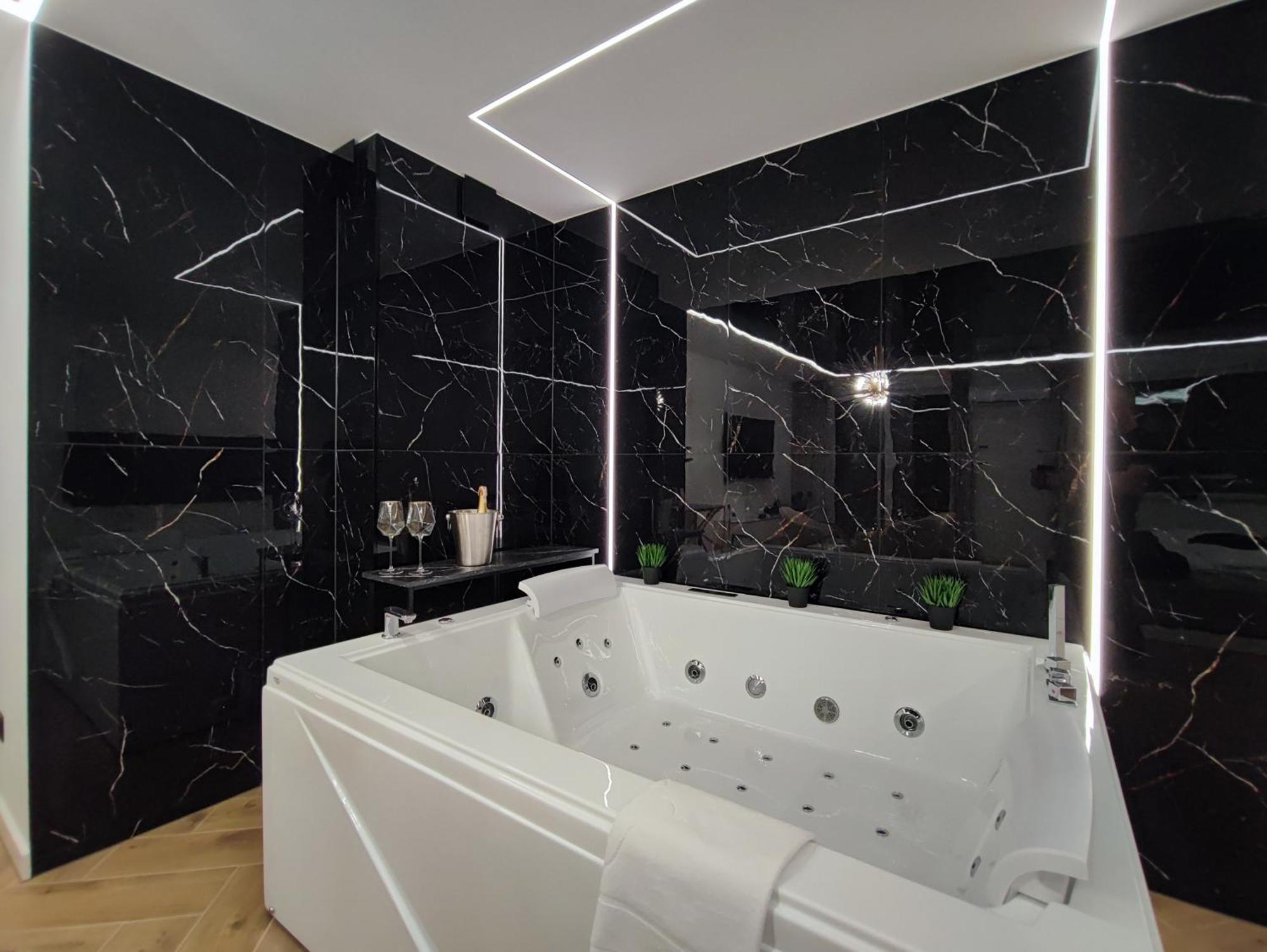 Apartament Z Jacuzzi Na Wylacznosc Dolina Baryczy Zmigrod Exterior photo