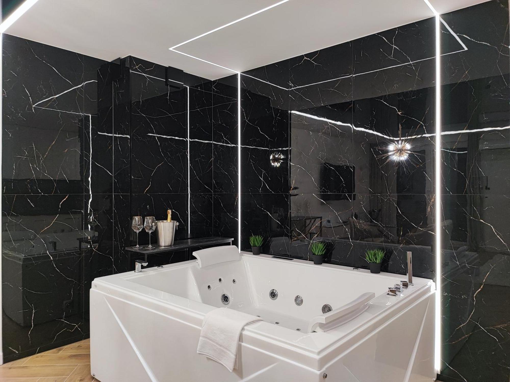 Apartament Z Jacuzzi Na Wylacznosc Dolina Baryczy Zmigrod Exterior photo